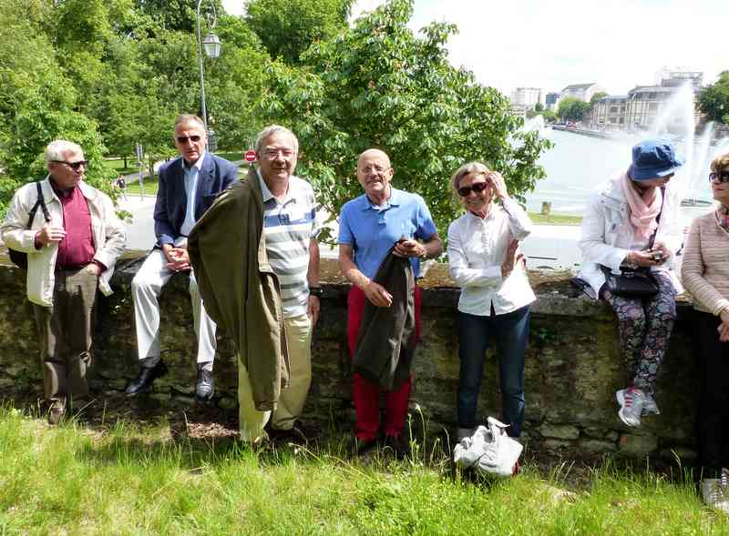01_P1000685 (Clement).jpg - La visite de Troyes va commencer...